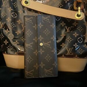 Authentic used well taken care of Louis Vuitton Monogram Wallet/m61202